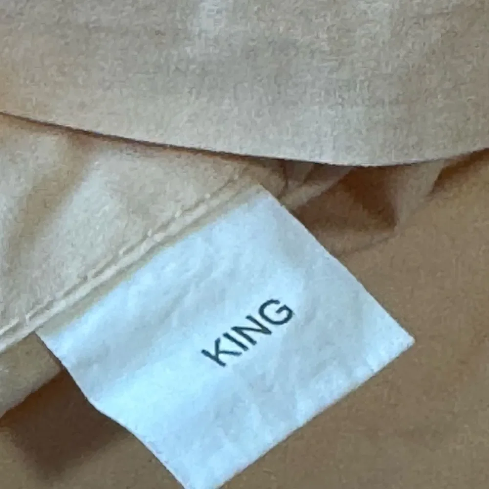CHRISTY OF ENGLAND KING DUVET SET (4) PILLOW SHAMS.
